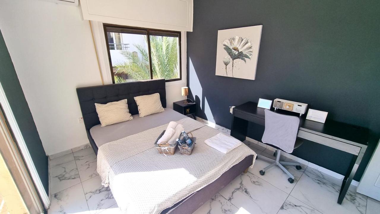 Cozy Beach Apt, Near Airport With 100Mbit Internet Larnaka Exterior foto